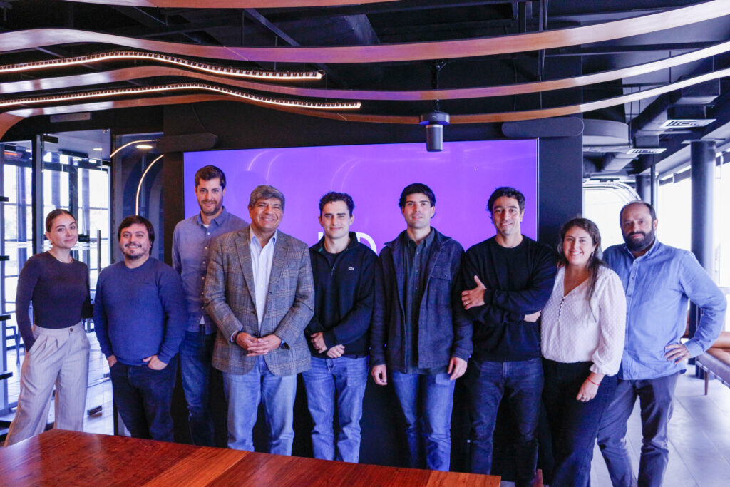 De izquierda a derecha:
Paula Enríquez, Javier de la Maza, Martín Arancibia, Carlos Astudillo, Lucas Kohan, Sebastián Chacón, Nicolás Leal, Laura Fernández y Carlos Varela